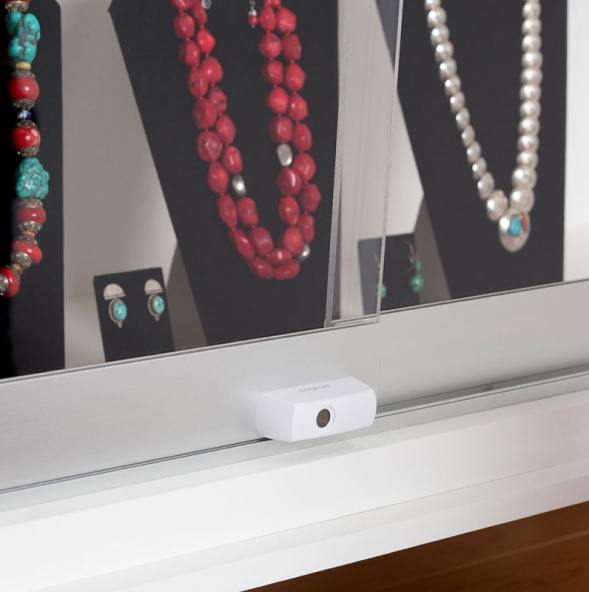 InVue Smart Plunger Lock en blanco, diseñado para soluciones de seguridad avanzadas