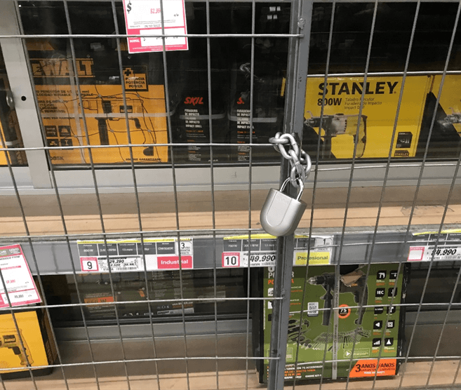 Padlock jaula de seguridad con herramientas Stanley y DeWalt