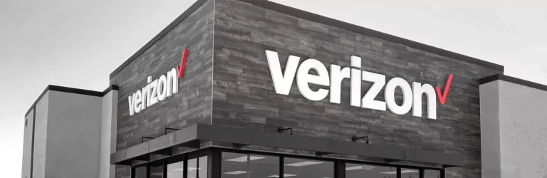 Exterior de la tienda Verizon con logotipo