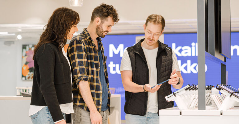 Transformación de las tiendas de Telia con un sistema de seguridad de dispositivos coherente, preciso y conectado