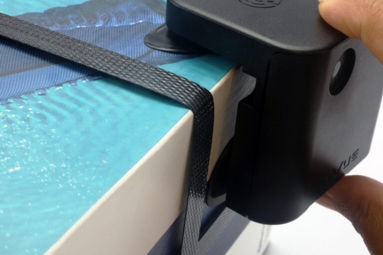 InVue's Corner Package Wrap es compatible con las bandas de paquetes existentes