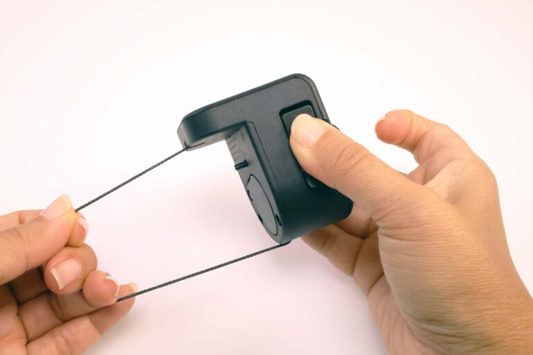 InVue«'s Corner» Package Wrap cuenta con un sistema de gestión de cables con retracción automática